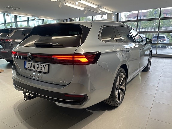 Volkswagen Passat 6 of 15