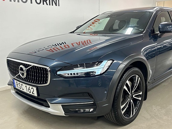 Volvo V90 Cross Country 3 of 5