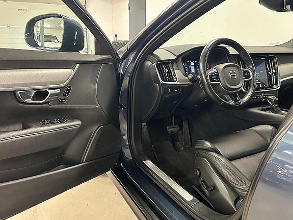 Volvo V90 Cross Country 6 of 26