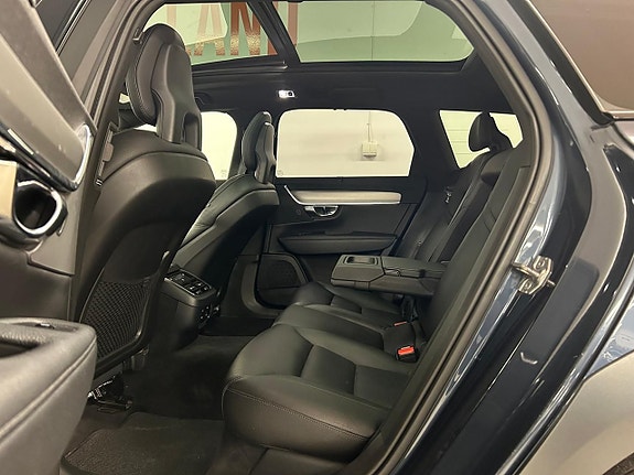 Volvo V90 Cross Country 10 of 26