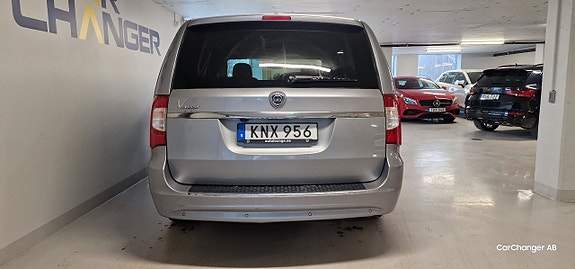 Lancia Voyager 5 of 5