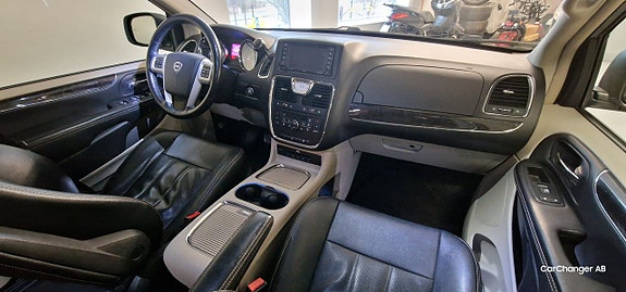 Lancia Voyager 7 of 11