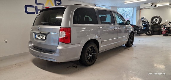 Lancia Voyager 4 of 5