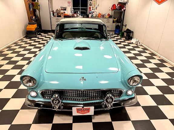 Ford Thunderbird 4 of 5