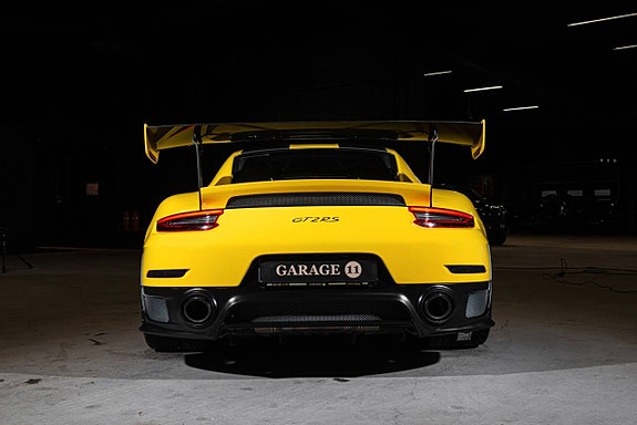 Porsche 911 GT2 RS 4 of 5