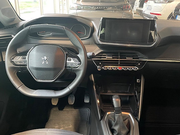 Peugeot 208 12 of 17