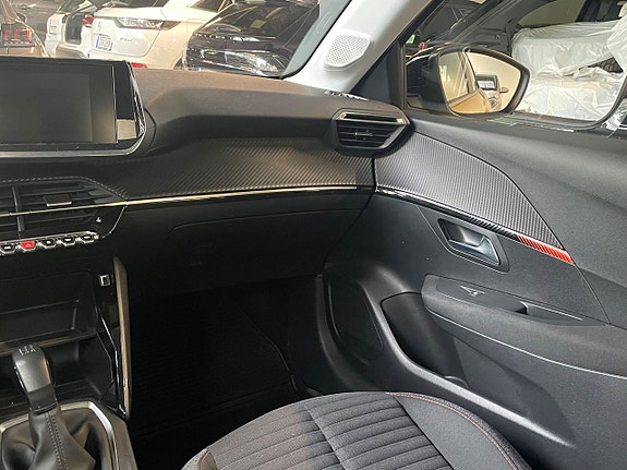 Peugeot 208 13 of 17