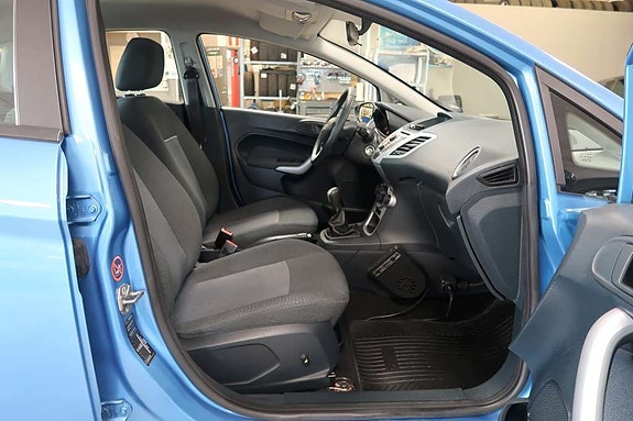 Ford Fiesta 9 of 12