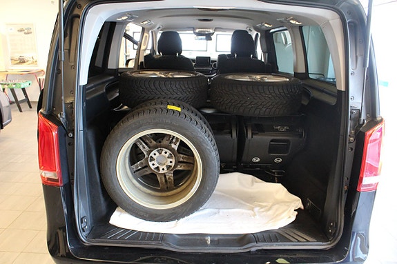 Mercedes-Benz V220 8 of 16