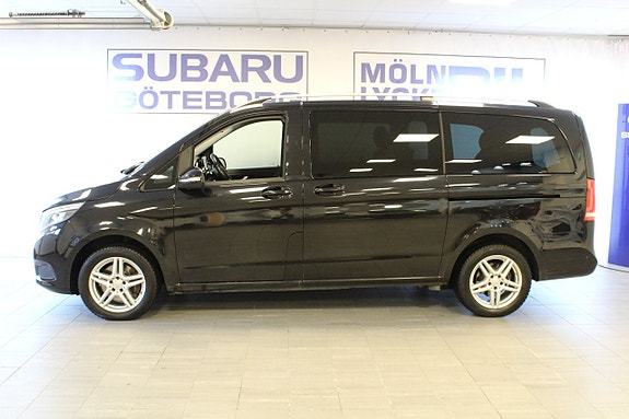Mercedes-Benz V220 3 of 16