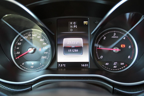 Mercedes-Benz V220 16 of 16
