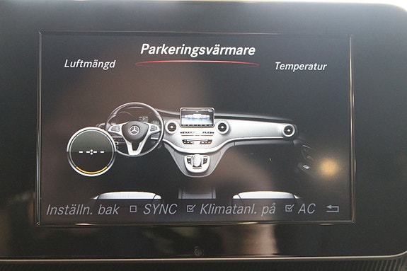 Mercedes-Benz V220 12 of 16