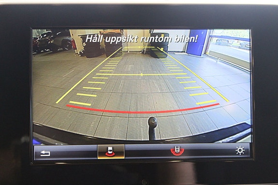 Mercedes-Benz V220 11 of 16