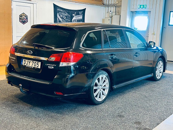 Subaru Legacy 5 of 5