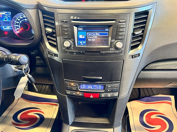 Subaru Legacy 12 of 19