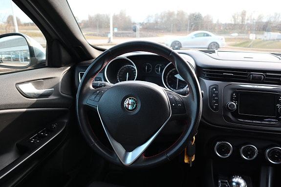 Alfa Romeo Giulietta 12 of 12
