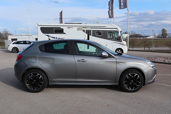 Alfa Romeo Giulietta 5 of 5