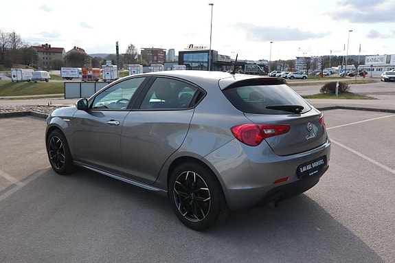 Alfa Romeo Giulietta 3 of 5