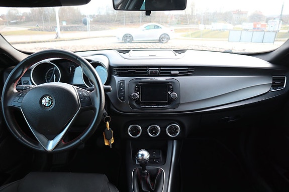 Alfa Romeo Giulietta 11 of 12