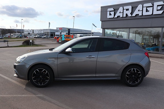 Alfa Romeo Giulietta 2 of 5
