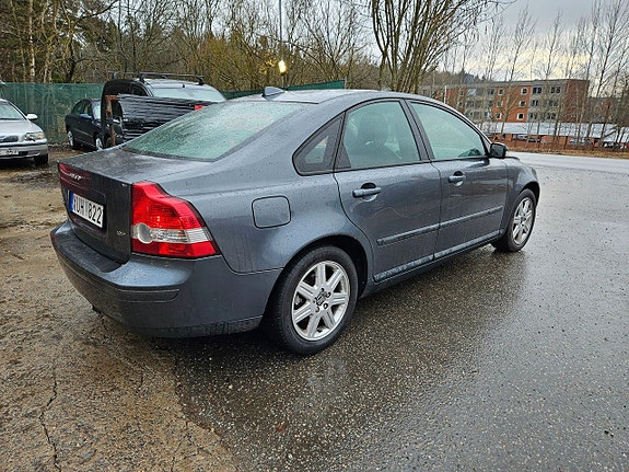 Volvo S40 3 of 5