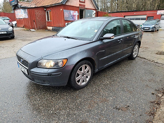 Volvo S40 2 of 5