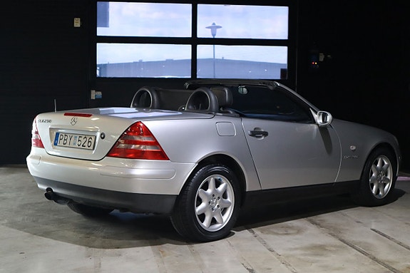 Mercedes-Benz SLK230 8 of 17