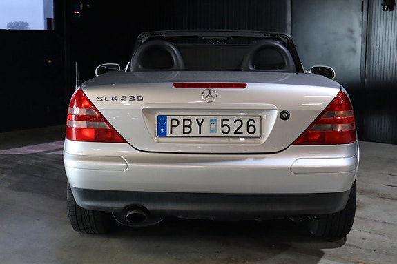 Mercedes-Benz SLK230 7 of 17