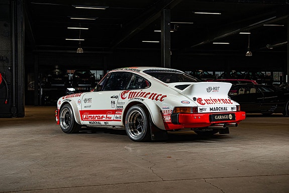 Porsche 911 4 of 5