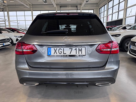 Mercedes-Benz C200 4 of 5