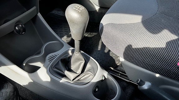 Peugeot 107 11 of 14