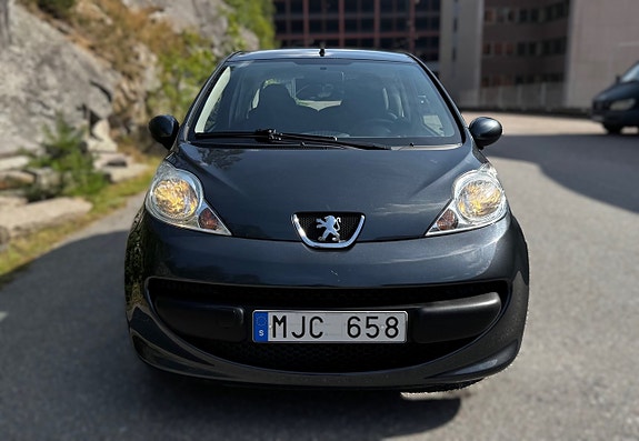 Peugeot 107 2 of 5