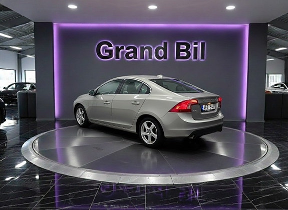 Volvo S60 4 of 5