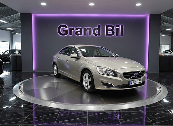 Volvo S60 2 of 5