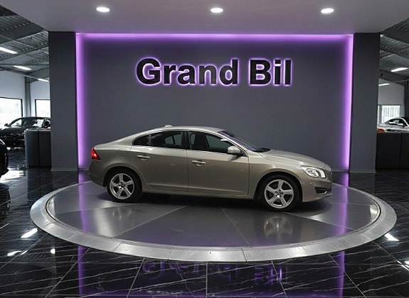 Volvo S60 3 of 5