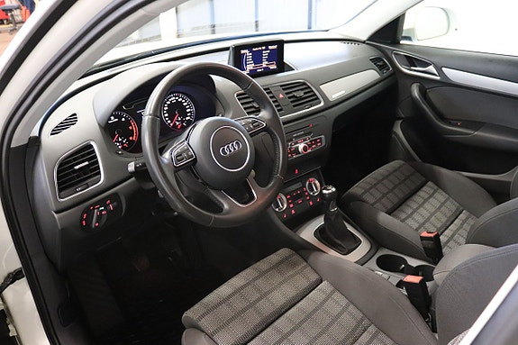 Audi Q3 6 of 11