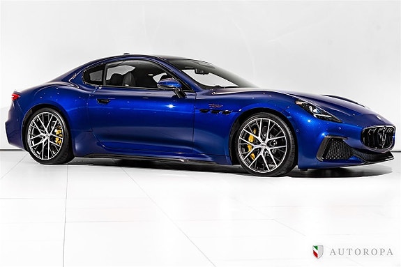 Maserati GranTurismo 2 of 5