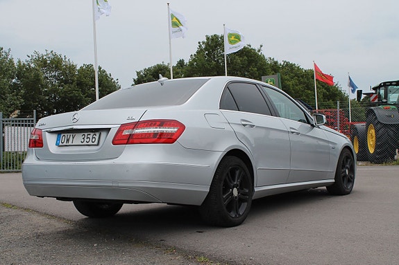 Mercedes-Benz E220 5 of 10