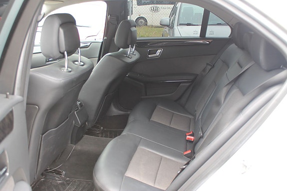 Mercedes-Benz E220 8 of 10