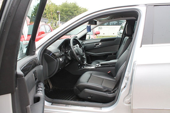 Mercedes-Benz E220 7 of 10