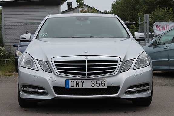 Mercedes-Benz E220 3 of 10