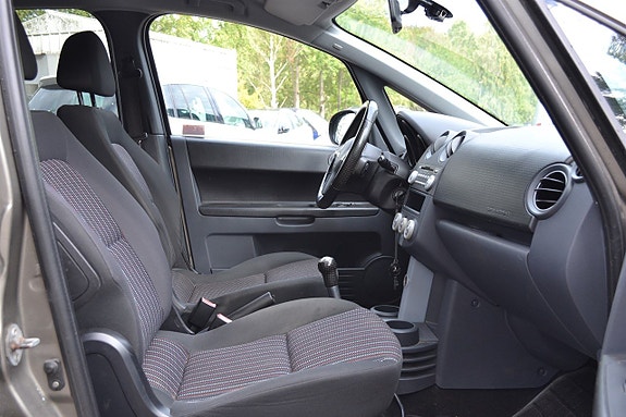 Mitsubishi Colt 7 of 13