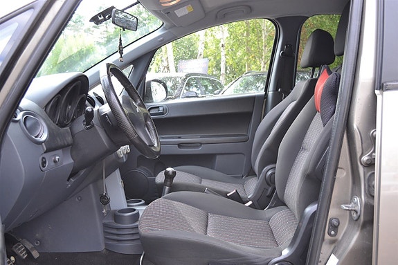 Mitsubishi Colt 5 of 13