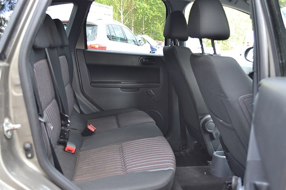 Mitsubishi Colt 8 of 13