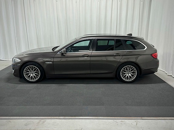BMW 520 2 of 5