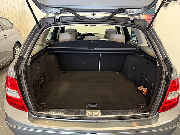 Mercedes-Benz C180 23 of 25