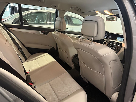 Mercedes-Benz C180 21 of 25