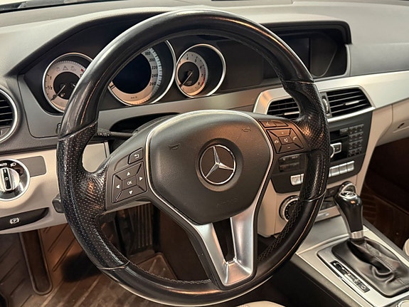 Mercedes-Benz C180 11 of 25