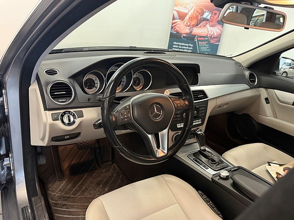 Mercedes-Benz C180 10 of 25