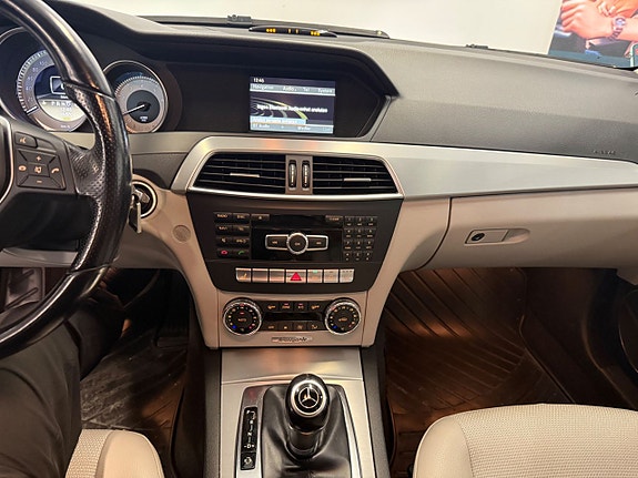 Mercedes-Benz C180 14 of 25